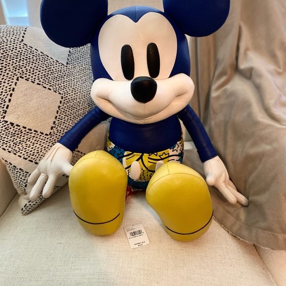 Limited Edition Coach Mickey Mouse stuffed animal. 18” bum to ears. NWT!! - Picture 9 of 10